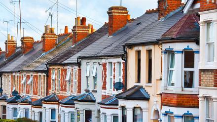 Schlechte Isolierung treibt die Heizkosten in vielen britischen Häusern nach oben.