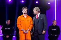Jesus Christus (Alexander Klaws, links vorn) in der Gewalt von Pontius Pilatus (Henning Baum). RTL führt "Die Passion" als TV-Event in Essen auf.