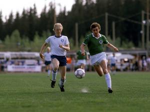 „Ich bin ein Kind der A-Nationalmannschaft“, sagt Rudi Völler (r.), der neue DFB-Sportdirektor.  Dieses Foto aus dem Jahr 1981 ist der Beleg dafür.