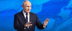 Auf Russlands Präsident Wladimir Putin kommt bald ein dreizehntes Sanktionspaket zu.