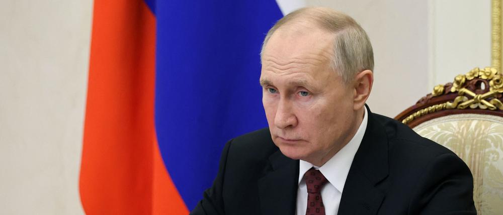 Der russische Präsident Putin bei einer Videokonferenz im Kreml.