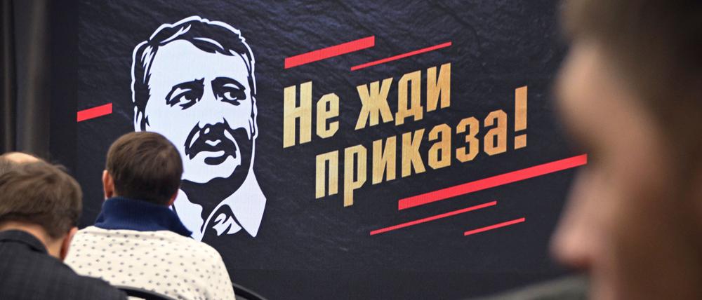 Die Anhänger trugen T-Shirts mit Igor Girkins Gesicht und dem Slogan „Freiheit für Strelkow“, seinem Pseudonym.