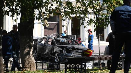 Ein kaputtes Auto nach dem Drohnenangriff auf Rostow am Don in Russland.