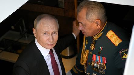 Putin und sein Verteidigungsminister.