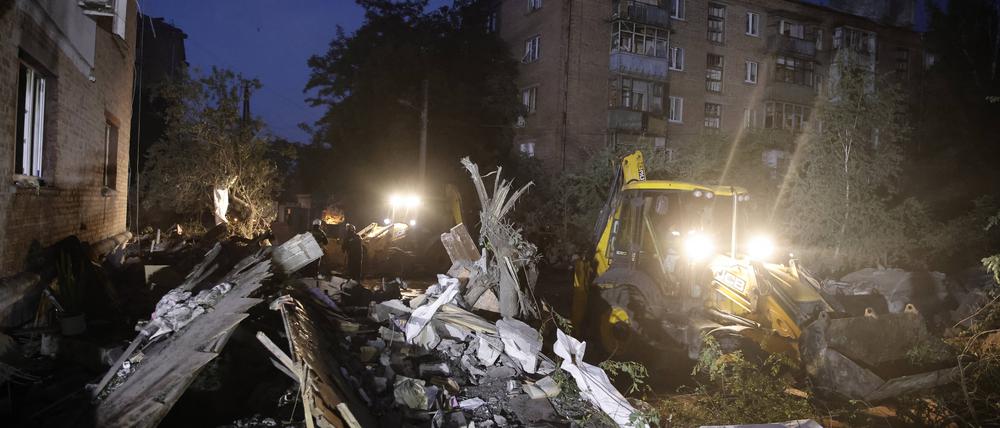 Russland hat in der Nacht erneut die ukrainische Großstadt Charkiw angegriffen.