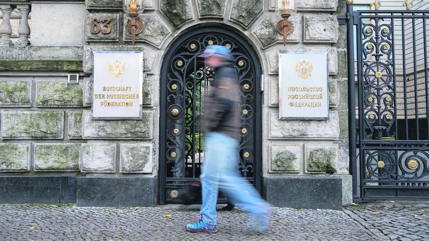 Nach Eskalation im Ukrainekrieg Unbekannte werfen Farbballons auf