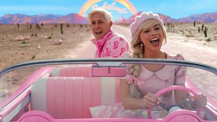 Margot Robbie und Ryan Gosling spielen Barbie und Ken im „Barbie Movie“.