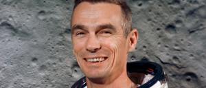Eugene A. Cernan flog mit Apollo 10 am Mond nur vorbei, aber landete 1972 dann doch noch – als bisher letzter Mensch – dort.