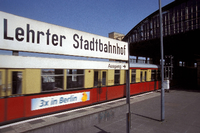 Den Bahnhof gibt's nicht mehr! Und die S-Bahn auch nicht! Stimmt. Aber aus diesen 90er Jahren stammen noch die Gleise. Sie werden im Sommer 2014 erneuert.