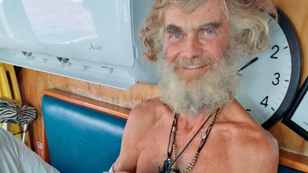 Der schiffbrüchige Katamaran-Fahrer aus Australien hat mit seinem Hund drei Monate auf offenem Meer in seinem manövrierunfähigen Boot „Aloha Toa“ überlebt. 