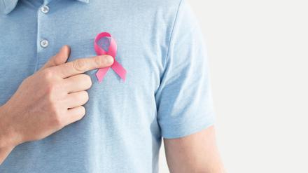 Die rosa Schleife soll Solidarität mit an Brustkrebs Erkrankten ausdrücken. 