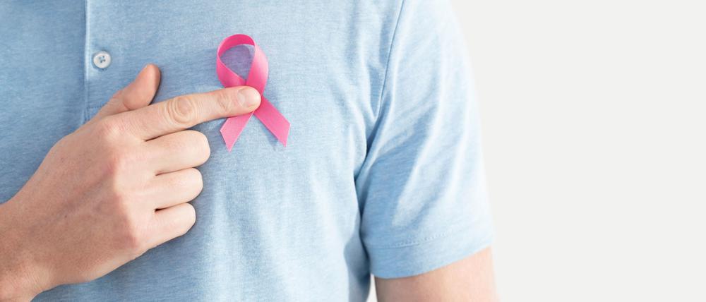 Die rosa Schleife soll Solidarität mit an Brustkrebs Erkrankten ausdrücken. 