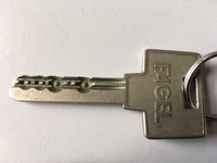 Die Polizei fragt: Wer wohnt in Charlottenburg oder Wilmersdorf und hat solche Schlüssel schon mal gesehen?