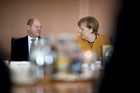 Olaf Scholz, Bundesfinanzminister und Vizekanzler (SPD) mit Angela Merkel, Bundeskanzlerin (CDU)