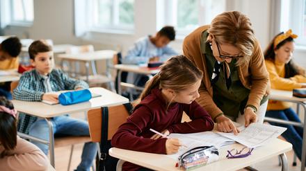 Auf die Beziehung kommt es an: Eine gute Lehrerin kann den ganzen Lebensweg eines Kindes zum Positiven beeinflussen. Aber die Bedingungen an deutschen Schulen werden immer schwieriger.