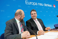 Sozialdemokraten Martin Schulz (links), Sigmar Gabriel am Montag nach der Europawahl