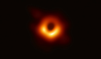 „Bardzo duża i nieoczekiwana igła w stogu siana”: Naukowcy odkryli niezwykle szybko rosnącą czarną dziurę – Wikipedia.