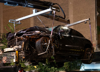 Porsche-SUV rast auf Gehweg – vier Menschen sterben