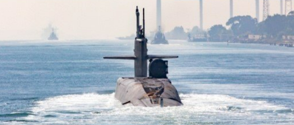 Das US-Zentralkommando veröffentlichte das Bild eines U-Bootes der Ohio-Klasse, das sich offenbar im Suezkanal nordöstlich von Kairo befindet. 