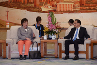 Die deutsche Wirtschaftsministerin Brigitte Zypries und der chinesische Ministerpräsident Li Keqiang.