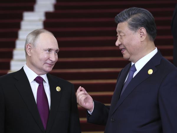 Putin (l) und Xi Jinping am Rande des Belt and Road Forums (BRF). 