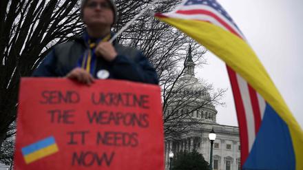 Ukraine-Unterstützer vor dem US-Kapitol in Washington.