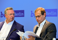 Berlins Regierender Bürgermeister Michael Müller (rechts, SPD) und Innensenator Frank Henkel (CDU)