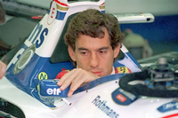 Ayrton Senna kurz vor dem Start zu seinem letzten Grand Prix am 1. Mai 1994 in Imola.