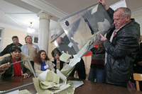Auszählung in Sevastopol: Gläserne Urnen, ungefaltete Stimmzettel