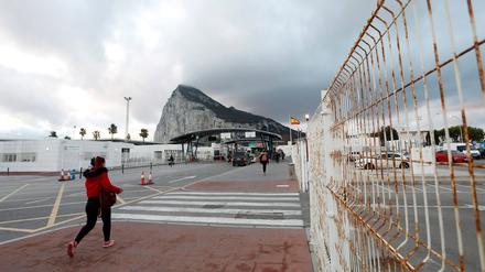 Die Grenze zu Gibraltar von spanischer Seite. 