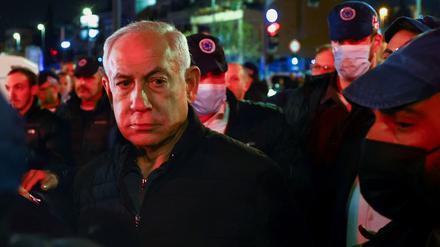 Netanjahu besuchte den Tatort und hat das Sicherheitskabinett einberufen.