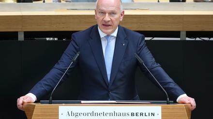 25.05.2023, Berlin: Kai Wegner (CDU), Regierender Bürgermeister in Berlin, spricht während der Plenarsitzung des Berliner Abgeordnetenhauses und gibt seine erste Regierungserklärung ab.
