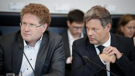  Patrick Graichen, damals noch Staatssekretär im Bundesministerium für Wirtschaft und Klimaschutz, mit Minister Robert Habeck (r., Bündnis 90/Die Grünen).