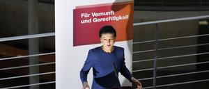 20.02.2024, Berlin: Sahra Wagenknecht, fraktionslos und Bundesvorsitzende vom Bündnis Sahra Wagenknecht (BSW), gibt ein Pressestatement im Paul-Löbe-Haus. Foto: Carsten Koall/dpa +++ dpa-Bildfunk +++