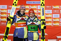 Zweimal Platz eins für Karl Geiger (l.), zweimal Platz drei für Markus Eisenbichler: In Titisee-Neustadt lief es gut für die deutschen Skispringer.