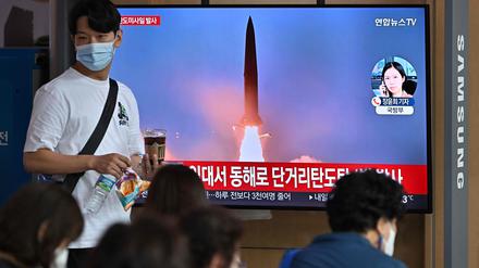 Der nordkoreanische Raketentest wird in einer Sendung des südkoreanischen Fernsehens gezeigt.