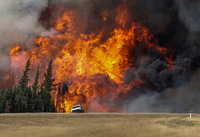 Die Lage in den Brandgebieten sei weiter "unvorhersehbar und gefährlich", sagen die Behörden.