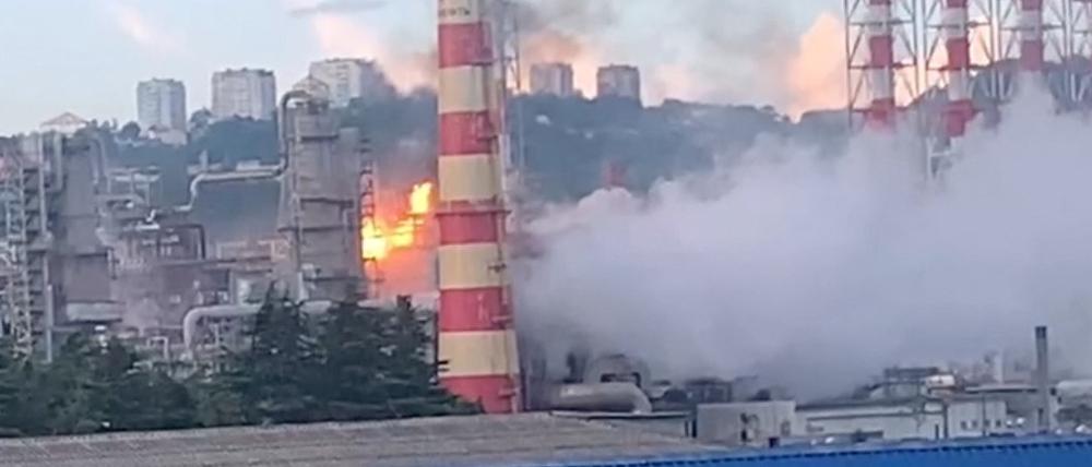 In Tuapse im Gebiet Krasnodar kam es in einem ölverarbeitenden Betrieb zu einem schweren Brand.