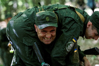 Ukrainische Soldaten bei einer Übung.