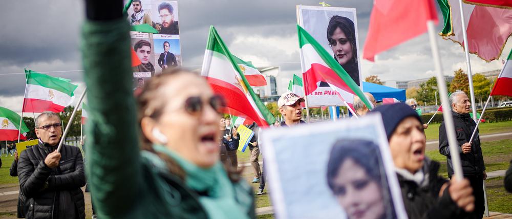 Seit Wochen solidarisieren sich zahlreiche Menschen in Berlin mit den Protest im Iran. (Archivbild)