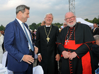 Markus Söder mit Heinrich Bedford-Strohm, dem Ratsvorsitzendem der EKD, und Reinhard Marx, dem Vorsitzenden der Bischofskonferenz (v.l.n.r.).
