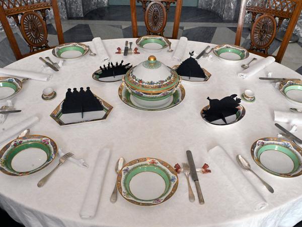 In the summer of 2022, the Castle Foundation was able to acquire 37 pieces of a table service.