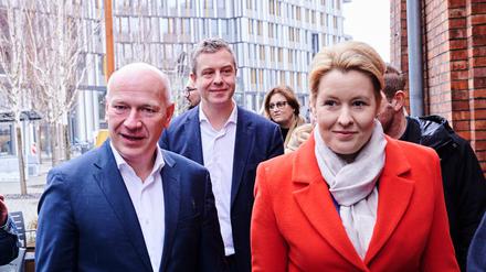 Der Berliner CDU-Vorsitzende Kai Wegner (links) neben Berlins Regierender Bürgermeisterin und SPD-Vorsitzender Franziska Giffey (rechts).