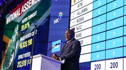 Der südafrikanische Präsident Cyril Ramaphosa wendet sich nach der Bekanntgabe der Wahlergebnisse an die Nation.