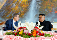 Südkoreas Präsident Moon Jae In und Nordkoreas Diktator Kim Jong Un trafen sich bereits zum dritten Mal in diesem Jahr.