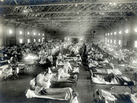 Patienten, die an der Spanischen Grippe erkrankt sind, liegen in Betten eines Notfallkrankenhauses im Camp Funston der Militärbasis Fort Riley in Kansas (USA).