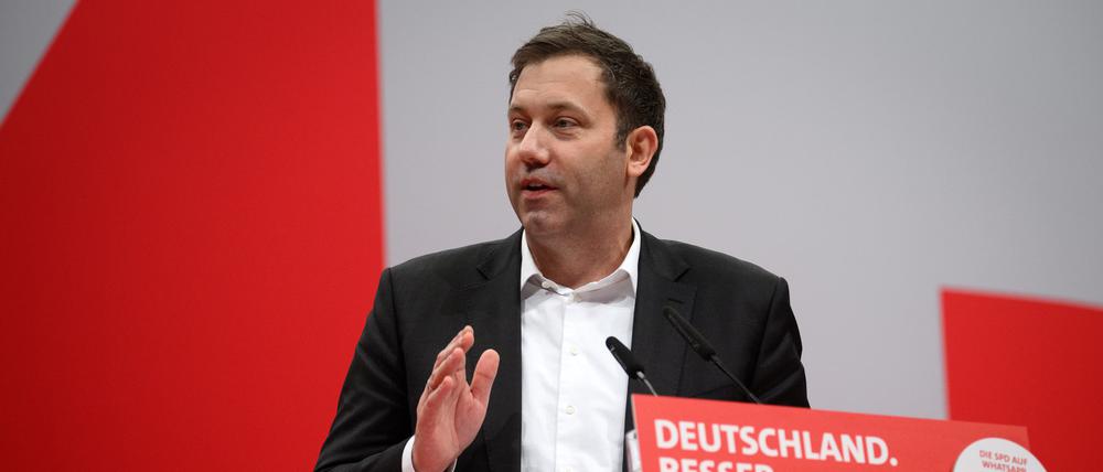 Lars Klingbeil, Vorsitzender der SPD, regt seine Partei an, über eine Anhöhung der Pendlerpauschale nachzudenken