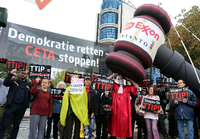 Vor zwei Jahren gab es bereits vor dem SPD-Parteikonvent eine Demo gegen die Freihandelsabkommen.