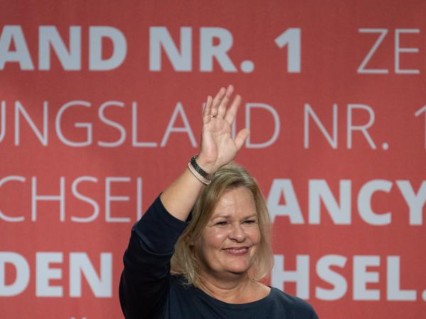Nancy Faeser beim Wahlkampf in Hessen.