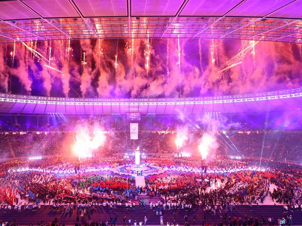 ... das große Feuerwerk über dem Olympiastadion ein.